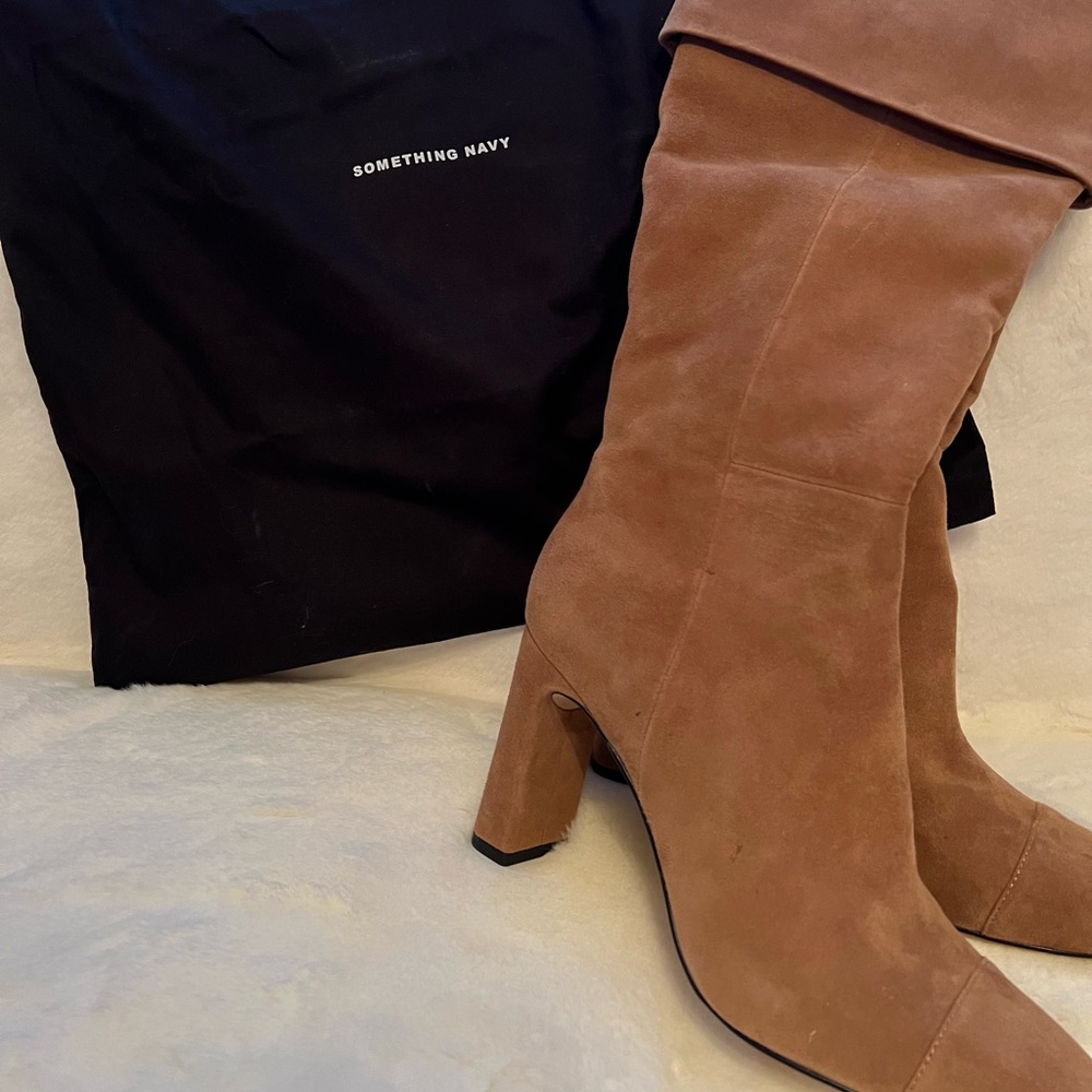 Beautiful brown suede boots!